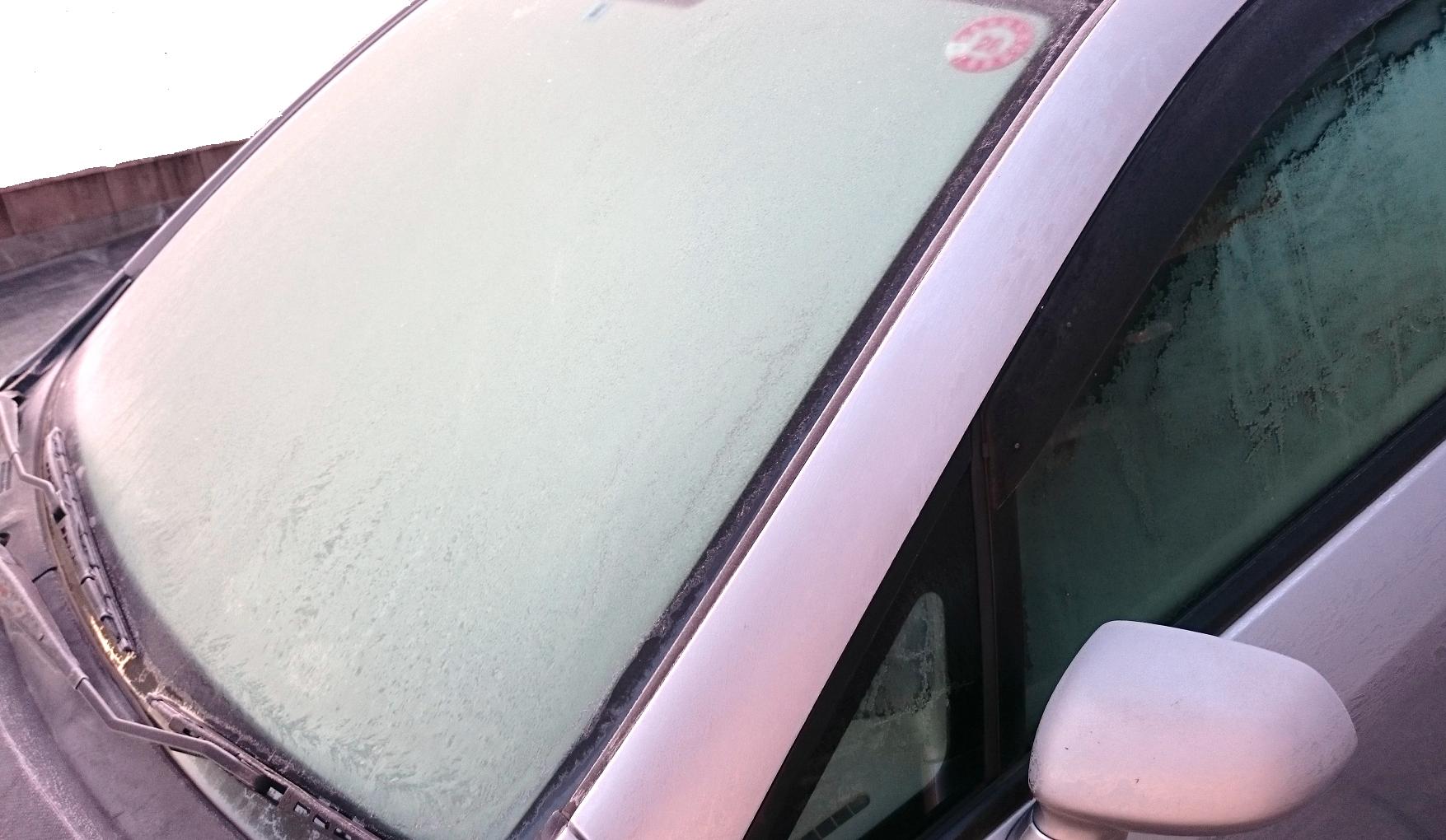 車　フロントガラス　凍結　防止
